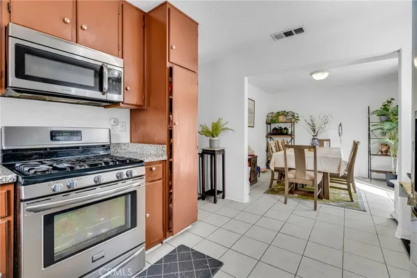 $725,000 | 9155 Cedros Avenue, Unit 12, Panorama City, CA 91402