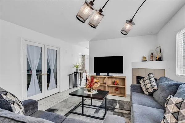 $725,000 | 9155 Cedros Avenue, Unit 12, Panorama City, CA 91402