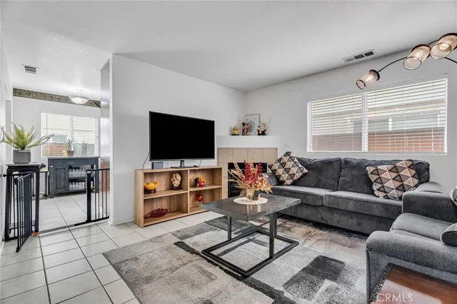 $735,000 | 9155 Cedros Avenue, Unit 12, Panorama City, CA 91402