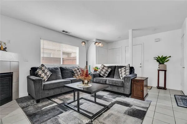 $725,000 | 9155 Cedros Avenue, Unit 12, Panorama City, CA 91402