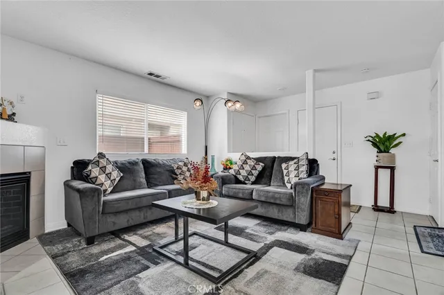 $735,000 | 9155 Cedros Avenue, Unit 12, Panorama City, CA 91402