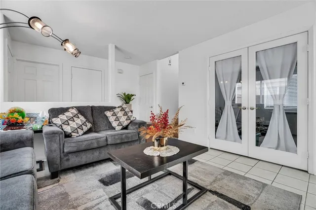 $735,000 | 9155 Cedros Avenue, Unit 12, Panorama City, CA 91402