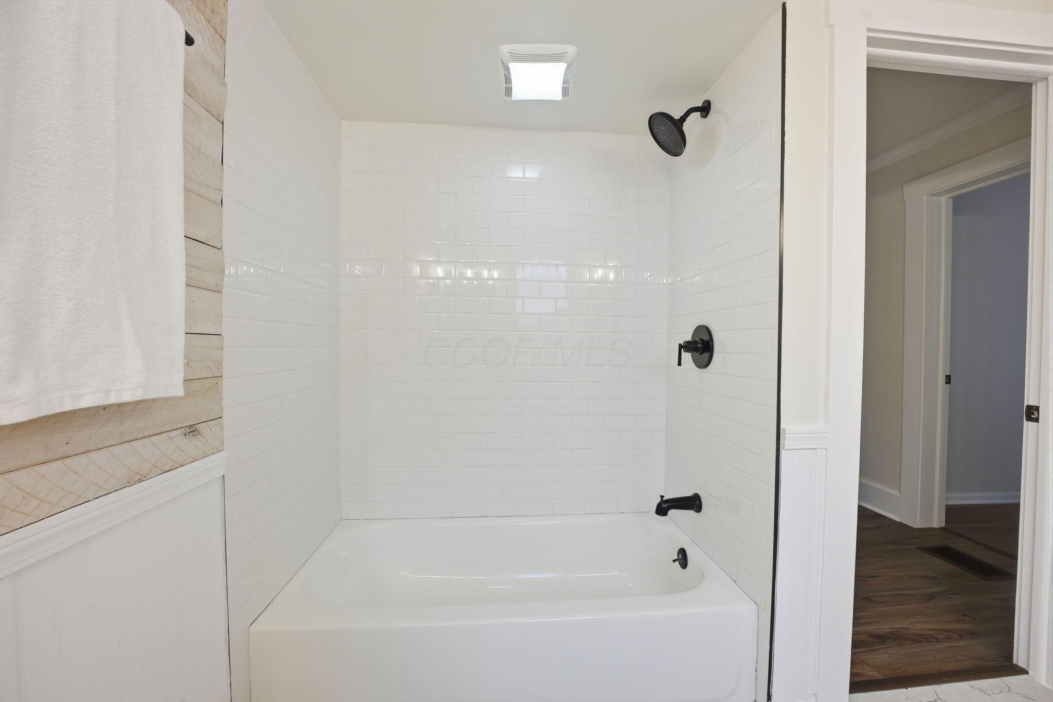 7097 Harlem Road Westerville, OH 43082 - Photo 26 of 76 Full Bathroom #1