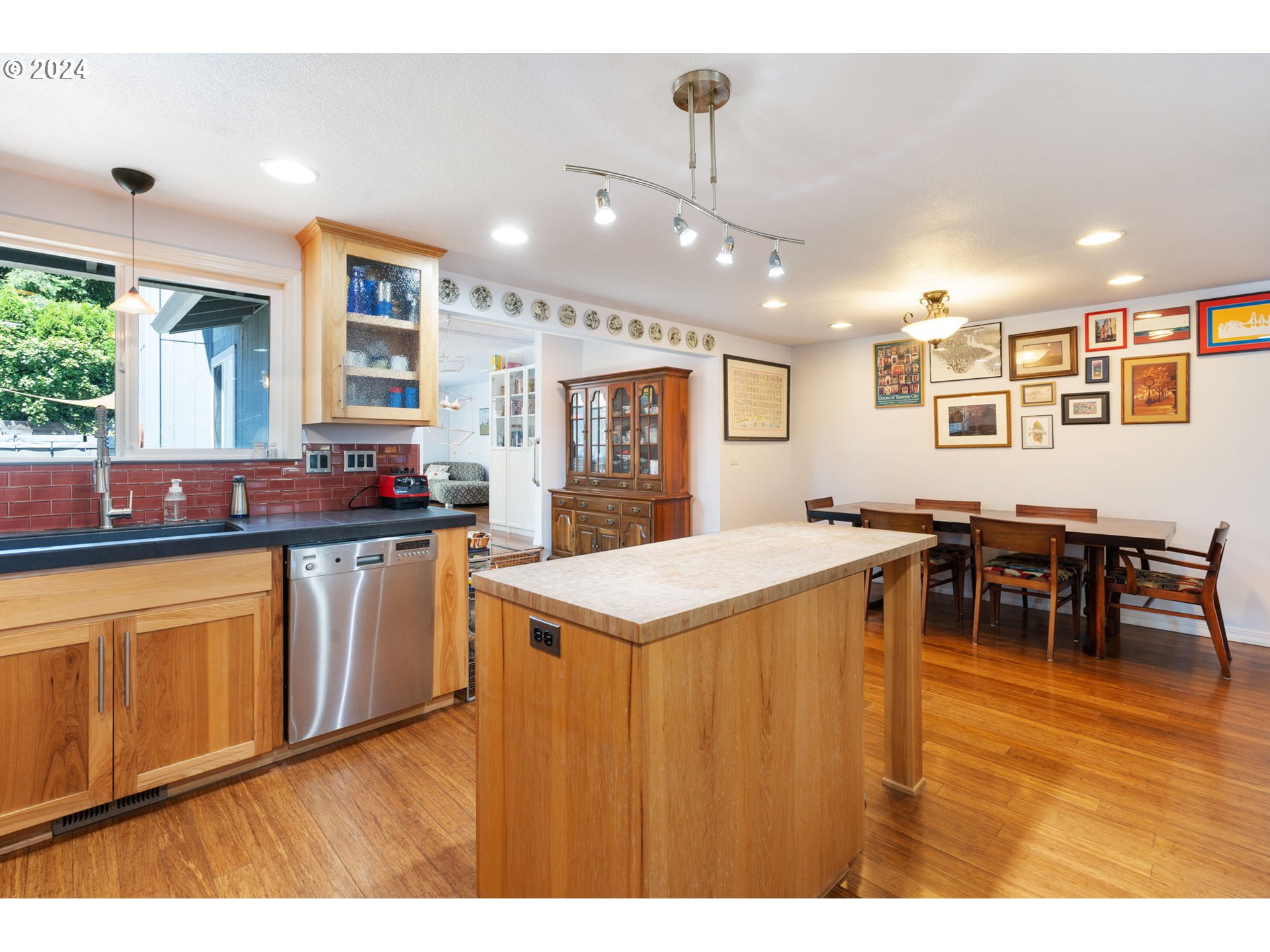 4409 Southwest Kanan Drive Portland, OR 97221 - Photo 5 of 25 a kitchen with lots of counter top space