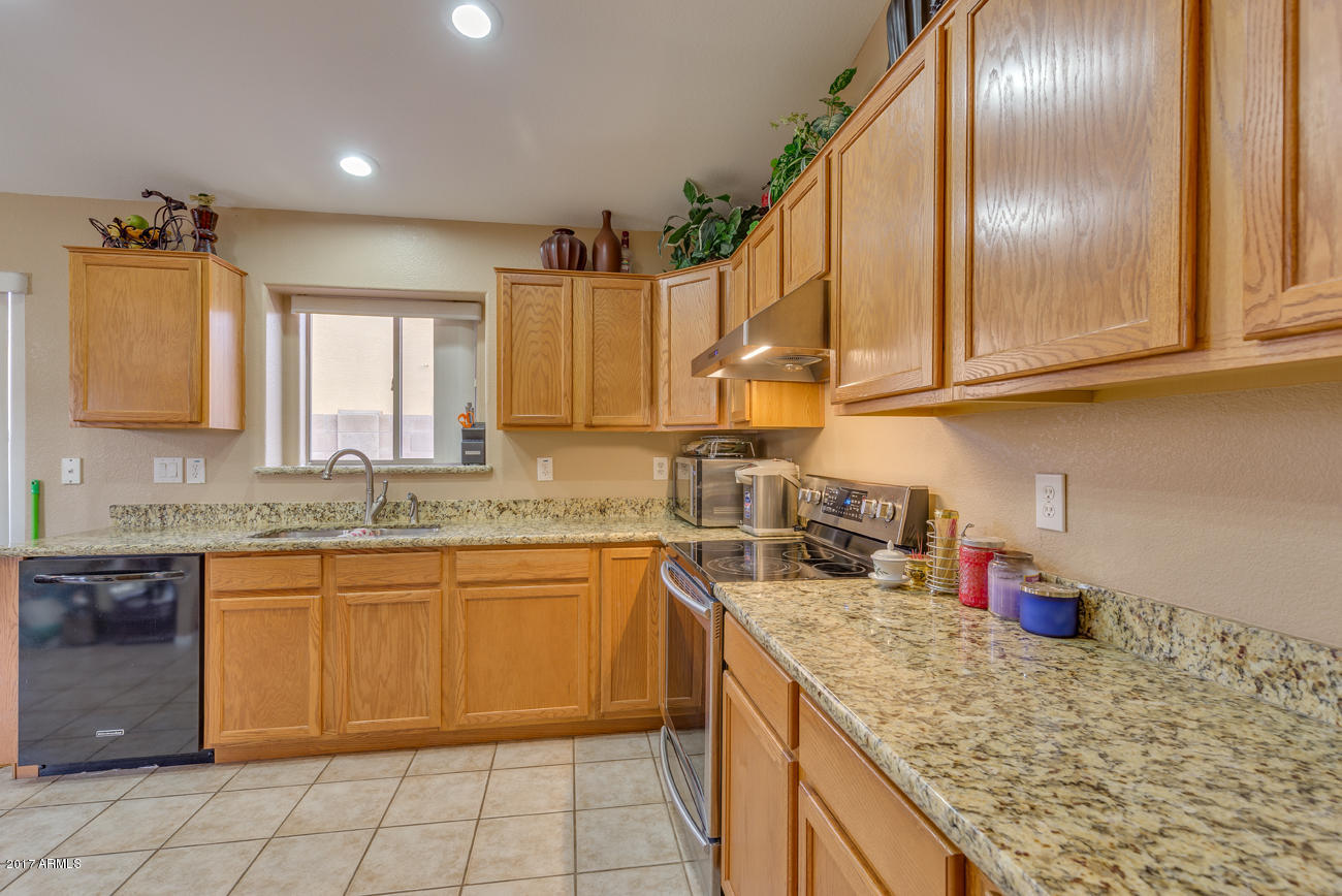 2012 East Smoke Tree Road Gilbert, AZ 85296 - Photo 12 of 29 int18