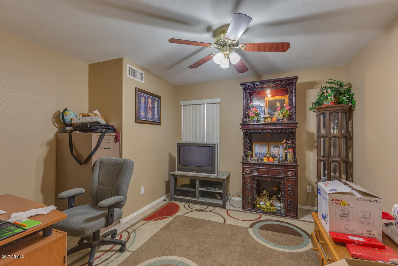 2012 East Smoke Tree Road Gilbert, AZ 85296 - Photo 19 of 29 int34