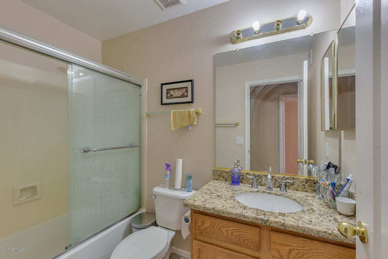 2012 East Smoke Tree Road Gilbert, AZ 85296 - Photo 24 of 29 int1