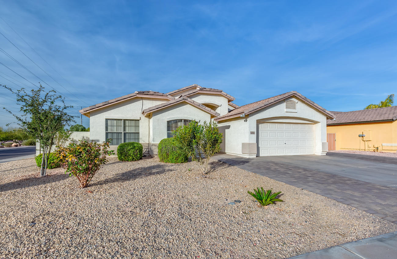 2012 East Smoke Tree Road Gilbert, AZ 85296 - Photo 4 of 29 front16