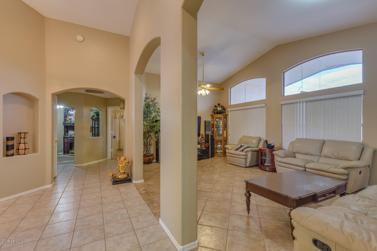 2012 East Smoke Tree Road Gilbert, AZ 85296 - Photo 10 of 29 int21