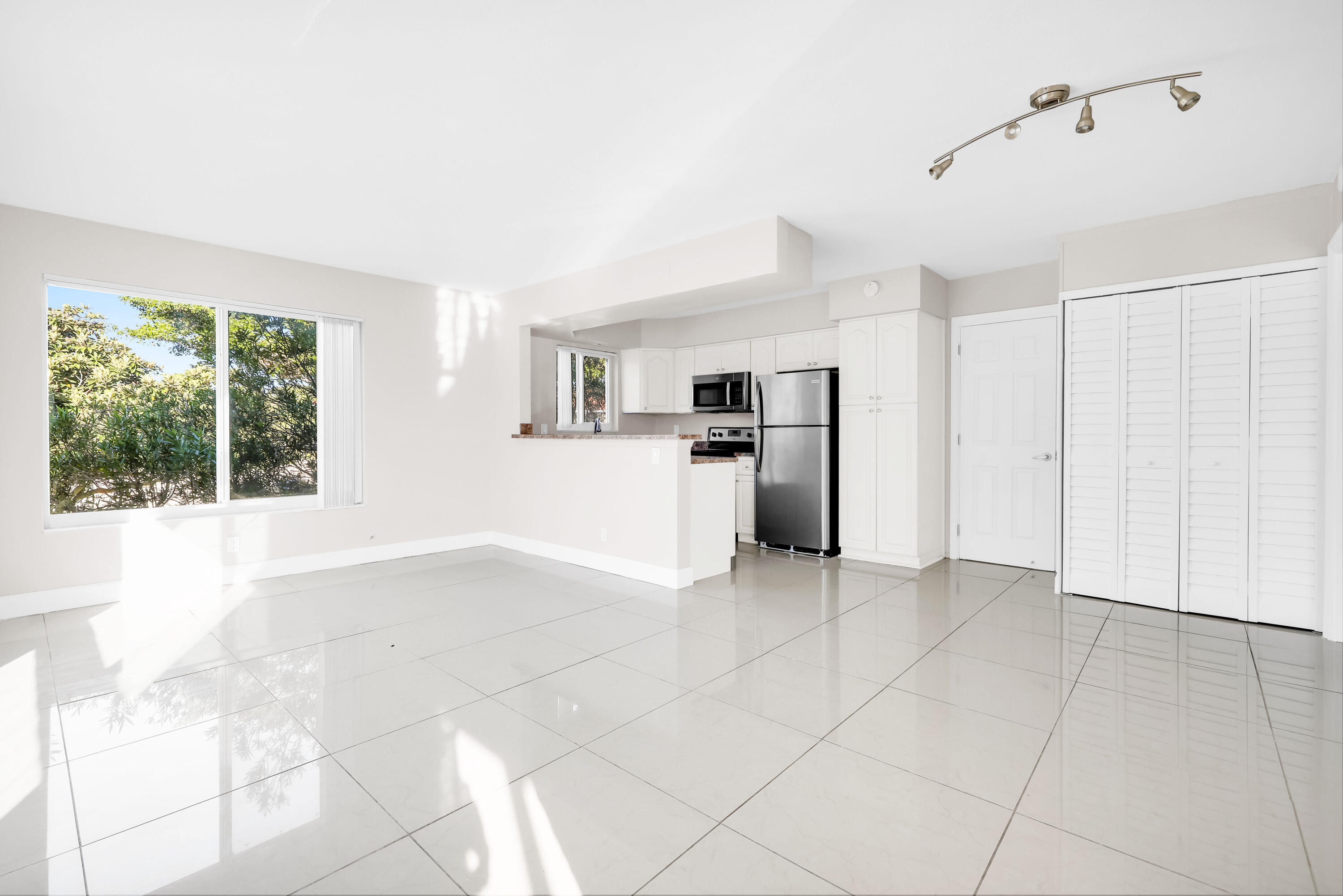 431 West Camino Real Boca Raton, FL 33432 - Photo 17 of 60 431 W camino Real - 10