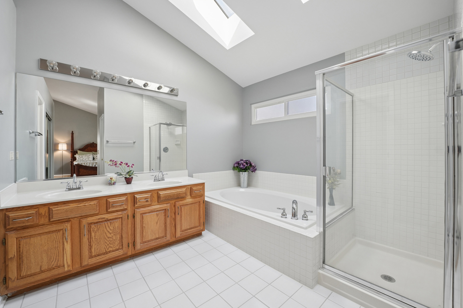 829 Renaissance Drive Carol Stream, IL 60188 - Photo 21 of 35 a white bath tub sitting next to a bathroom sink