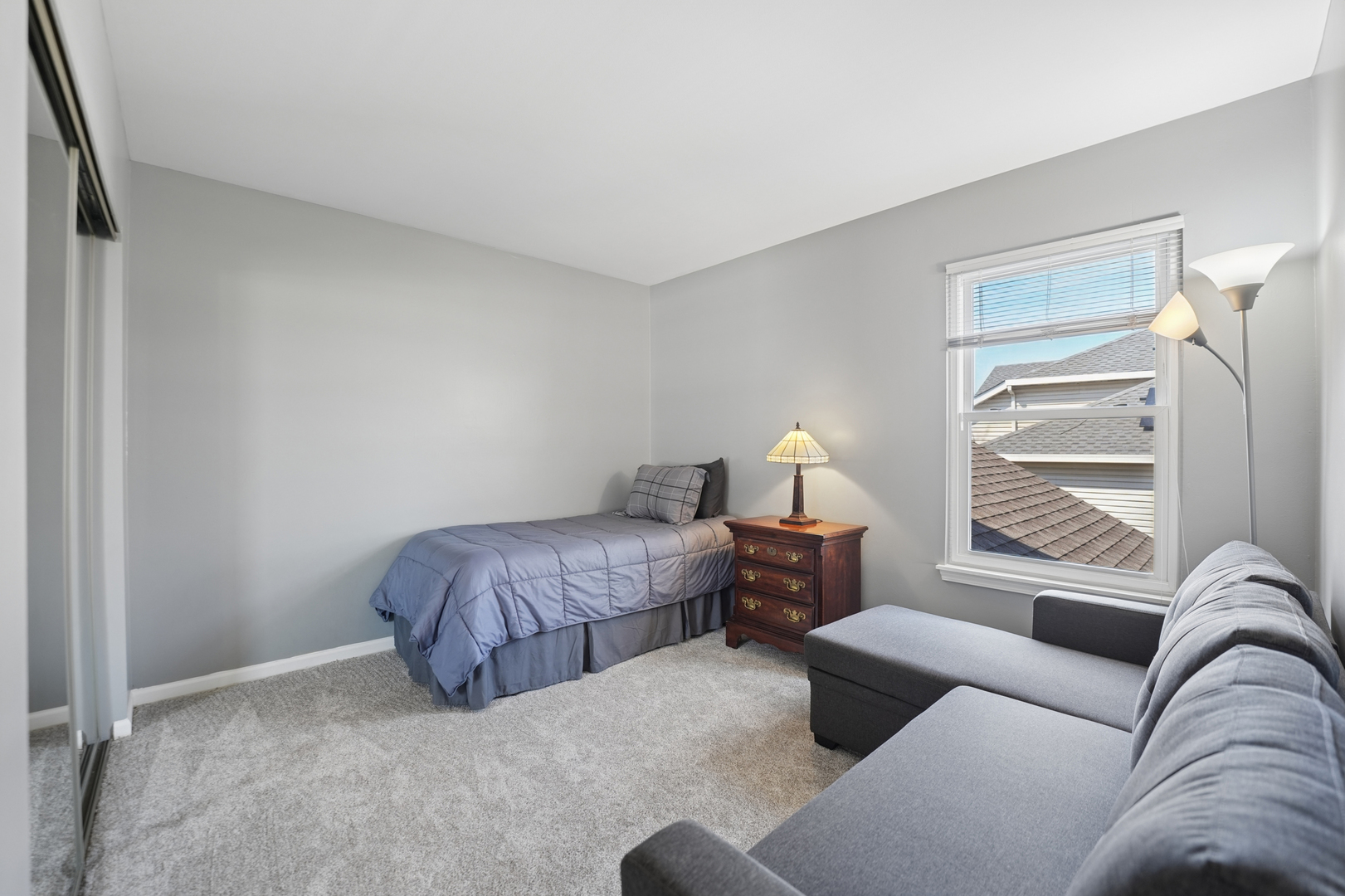 829 Renaissance Drive Carol Stream, IL 60188 - Photo 23 of 35 a living room with a couch and a window