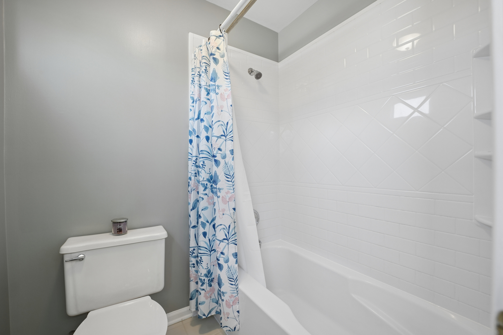 829 Renaissance Drive Carol Stream, IL 60188 - Photo 26 of 35 a white toilet sitting next to a bath tub