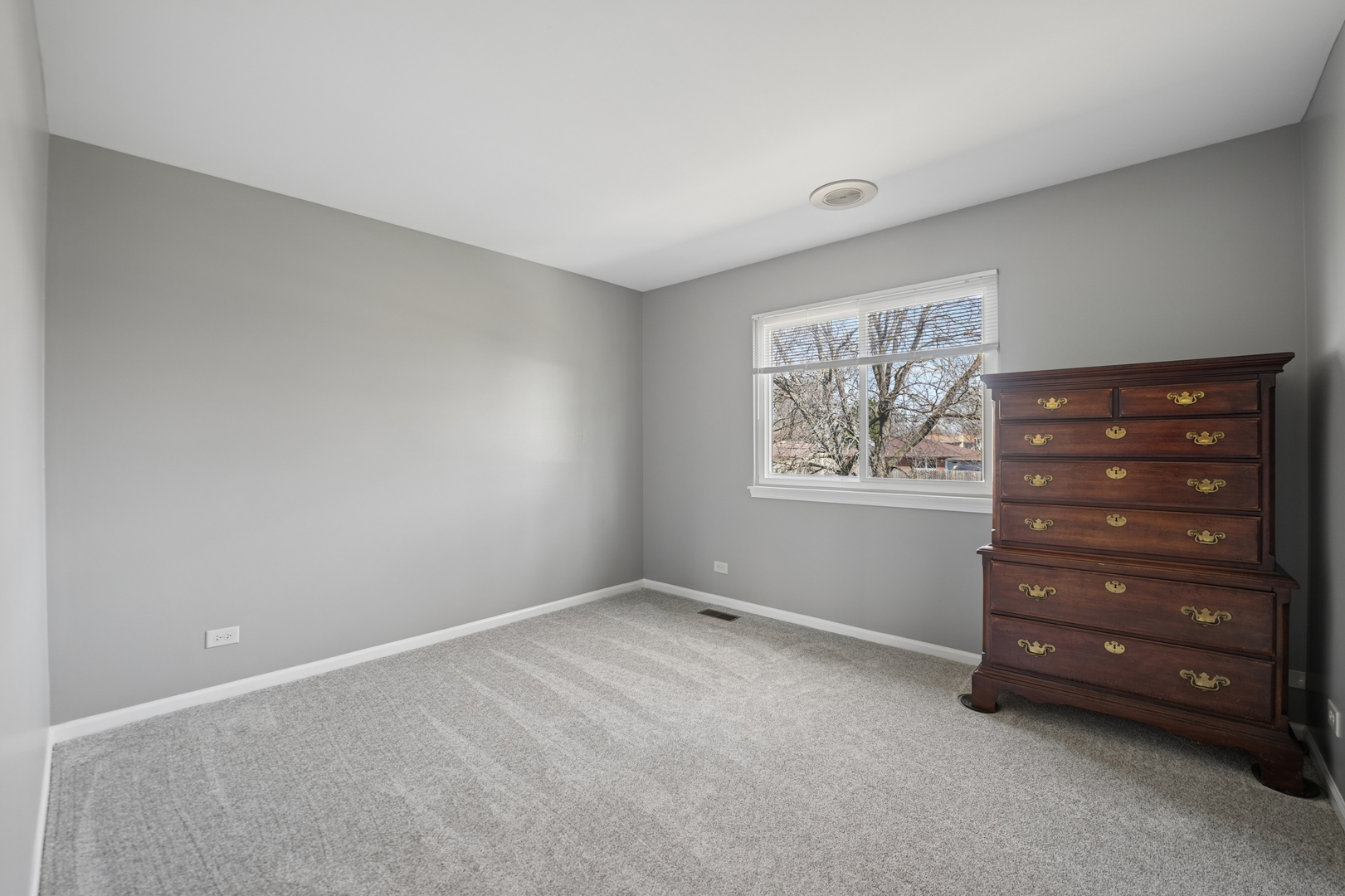 829 Renaissance Drive Carol Stream, IL 60188 - Photo 27 of 35 a room with furniture and a window