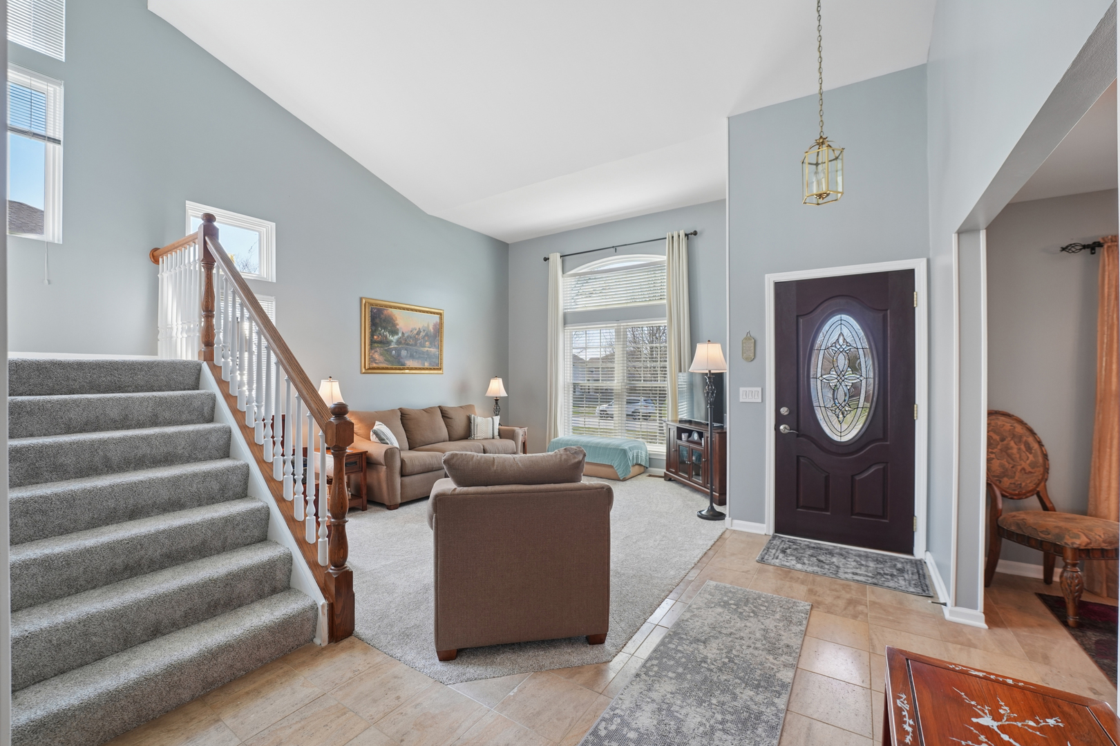 829 Renaissance Drive Carol Stream, IL 60188 - Photo 4 of 35 a living room with furniture a front door and a window