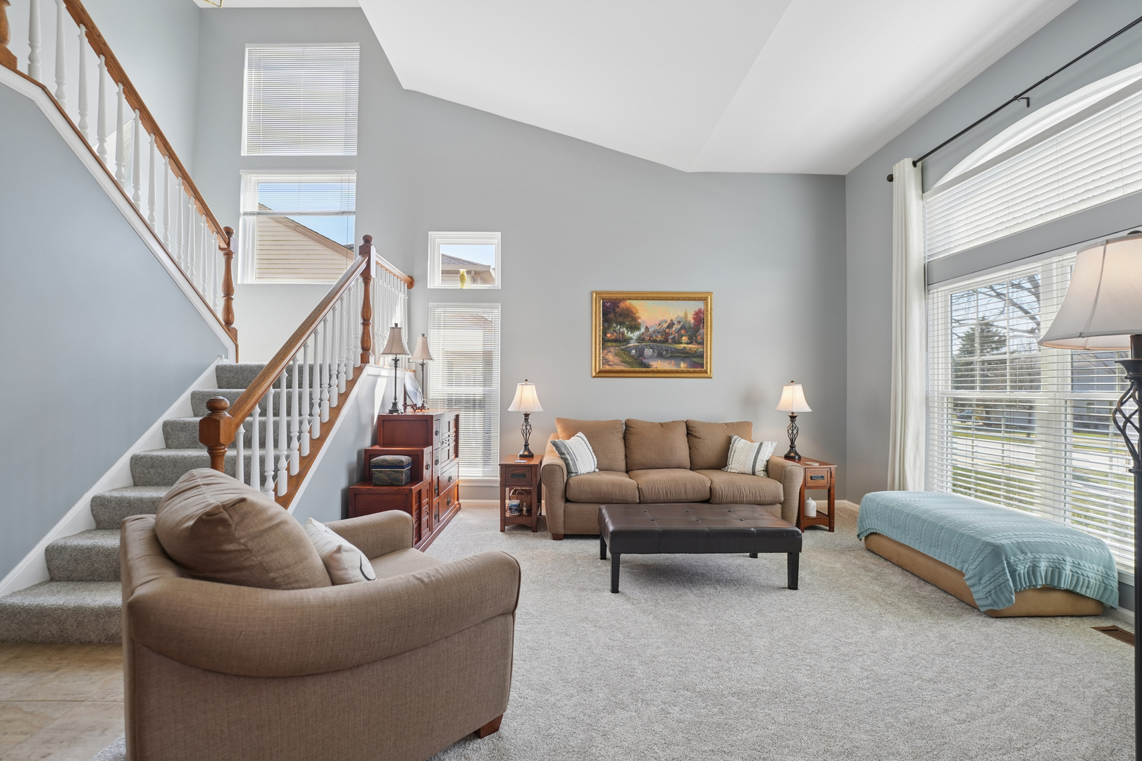 829 Renaissance Drive Carol Stream, IL 60188 - Photo 6 of 35 a living room with furniture and a window