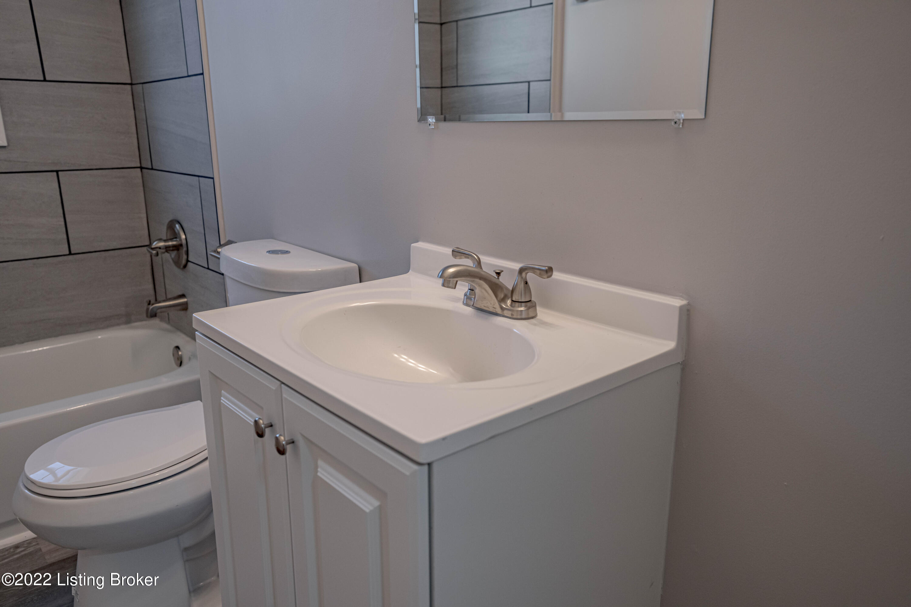272 Topfield Road Louisville, KY 40229 - Photo 24 of 52 DSC01383