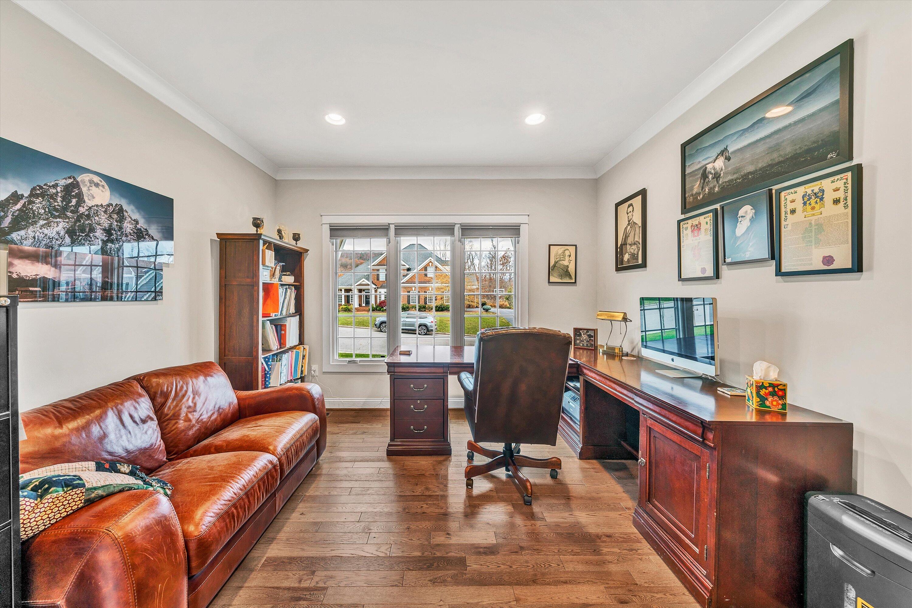 6901 Fairway Ridge Road Salem, VA 24153 - Photo 8 of 58 a living room with furniture and a work place area