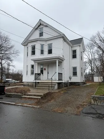 $2,300 | 16-18 Mt Pleasant Street, Unit 1, North Chelmsford, MA 01863