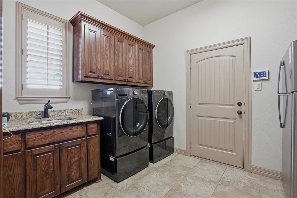 842 County Road 4371 Decatur, TX 76234 - Photo 24 of 35 a utility room with sink dryer and washer