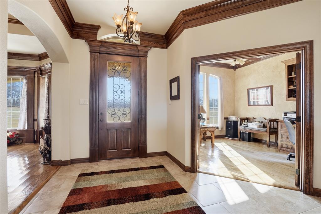 842 County Road 4371 Decatur, TX 76234 - Photo 3 of 35 a view of hall way with mirror and furniture