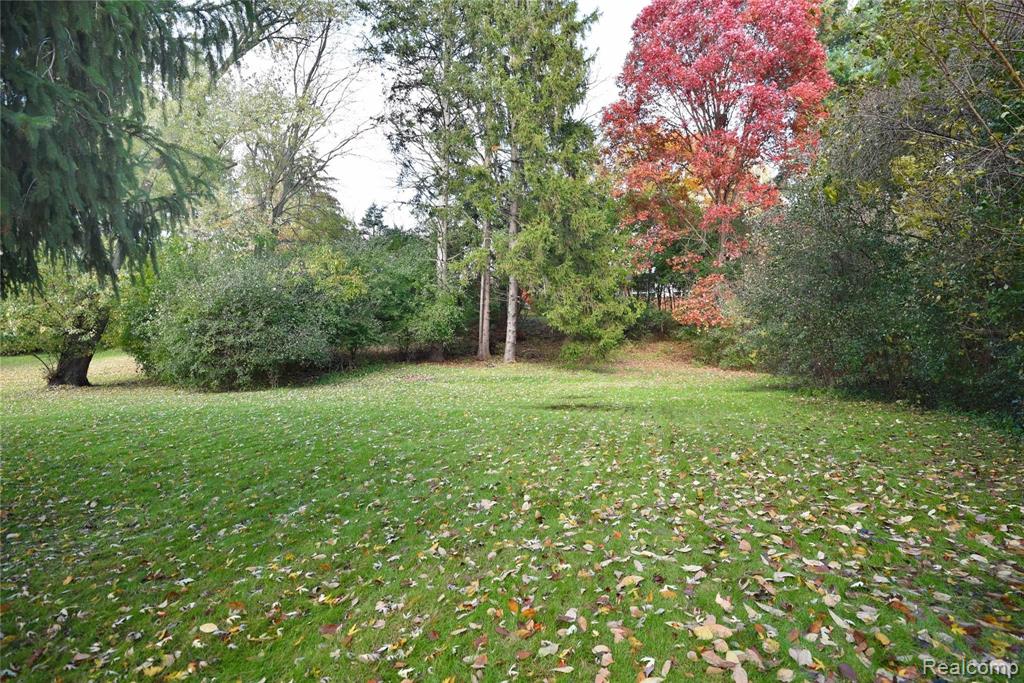 146 West Hickory Grove Road Bloomfield Hills, MI 48304 - Photo 26 of 27
