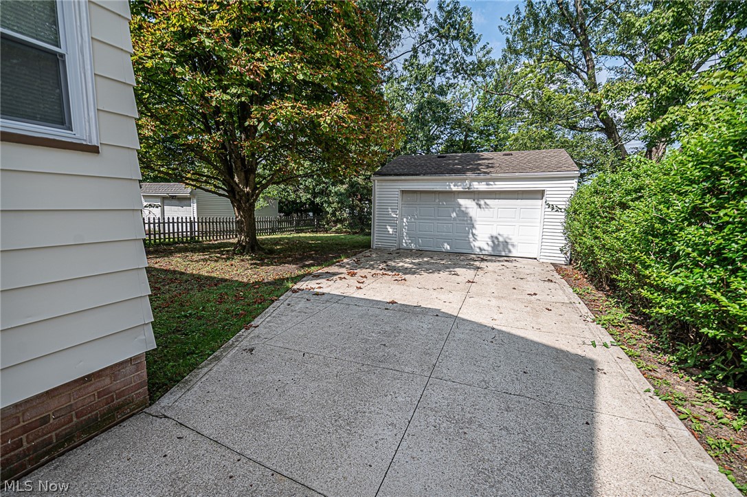 1664 Winchester Road Cleveland, OH 44124 - Photo 27 of 28