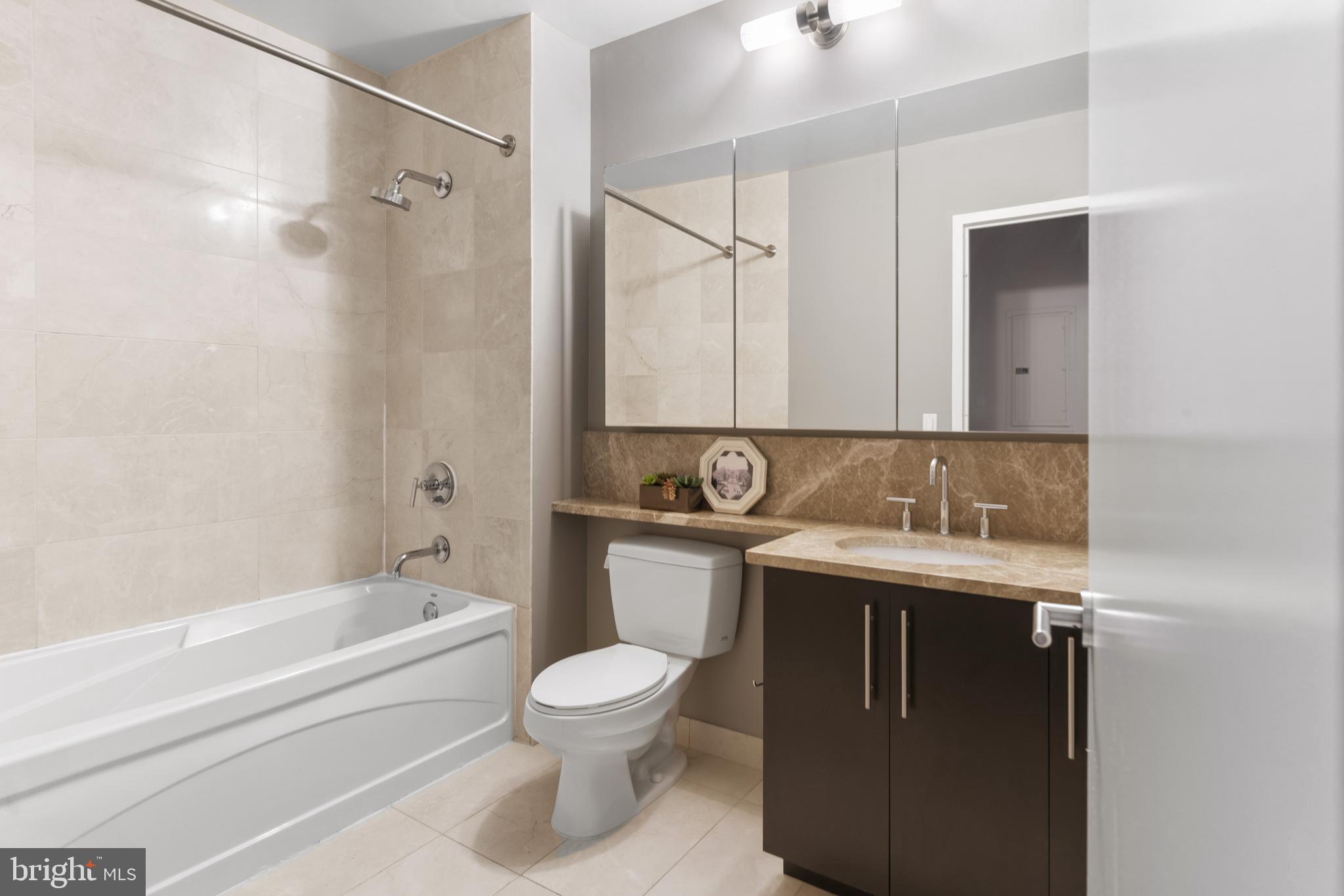 1425 Locust Street, Unit 3D Philadelphia, PA 19102 - Photo 23 of 41