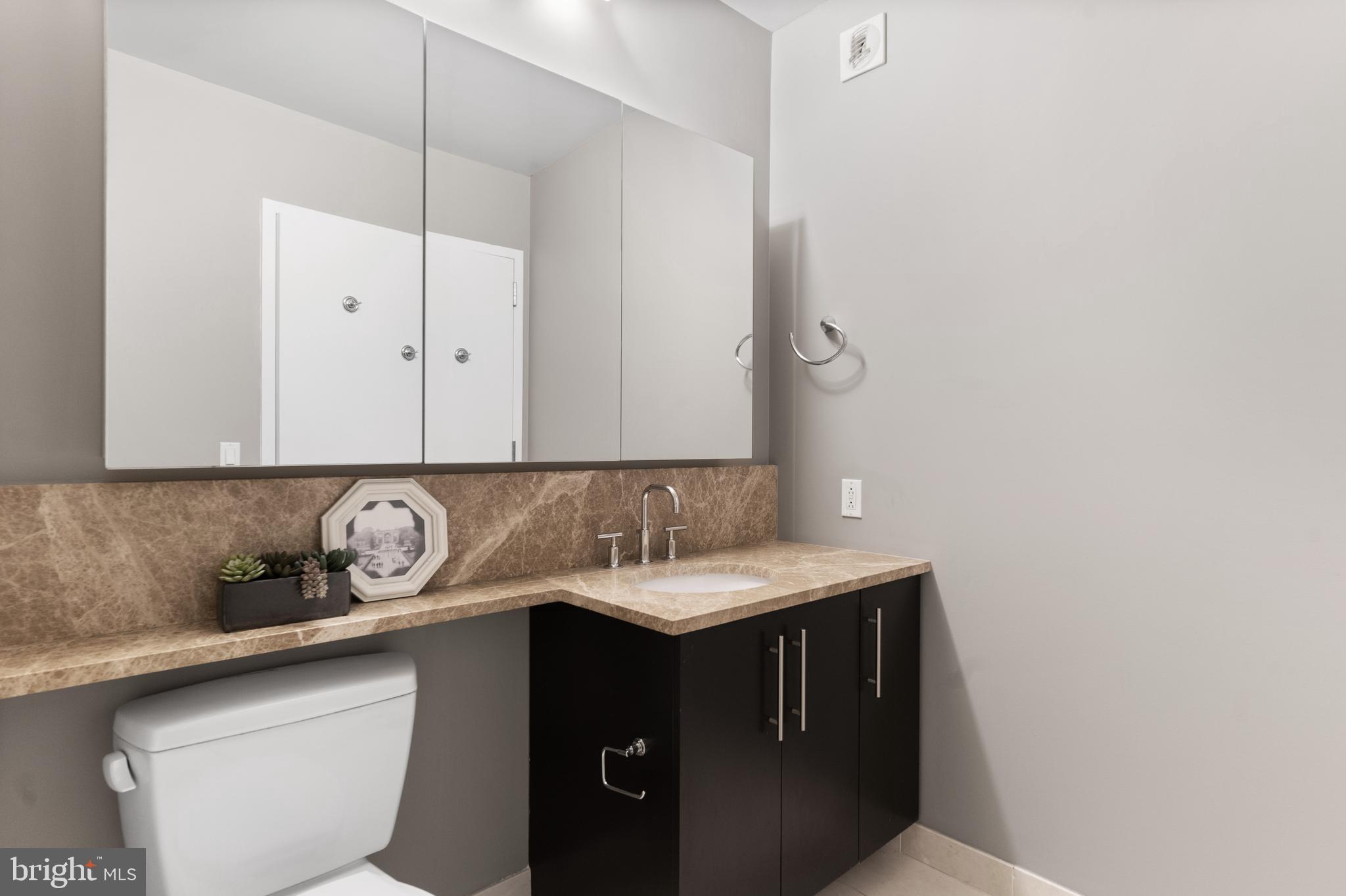 1425 Locust Street, Unit 3D Philadelphia, PA 19102 - Photo 24 of 41