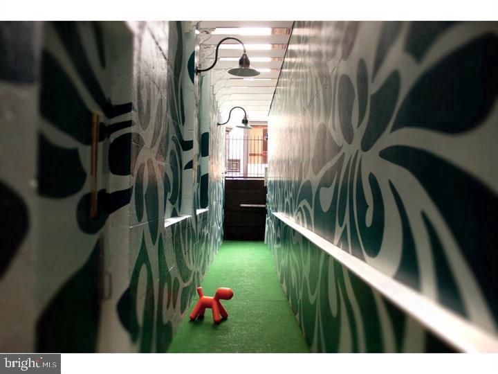 1425 Locust Street, Unit 3D Philadelphia, PA 19102 - Photo 33 of 41