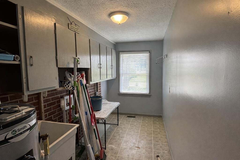 2633 Spencer Road Rock Island, TN 38581 - Photo 25 of 37 a view of a room with gym equipment