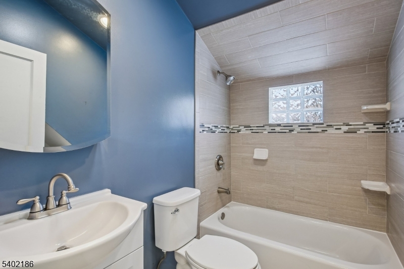 4 Cabot Lane Kinnelon, NJ 07405 - Photo 11 of 29