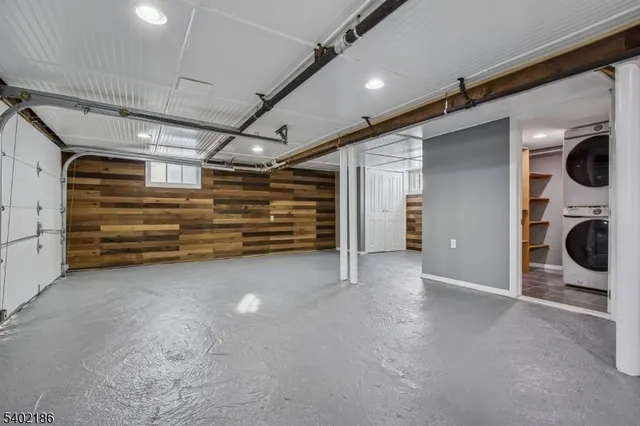 $3,650 | 4 Cabot Lane, Kinnelon, NJ 07405