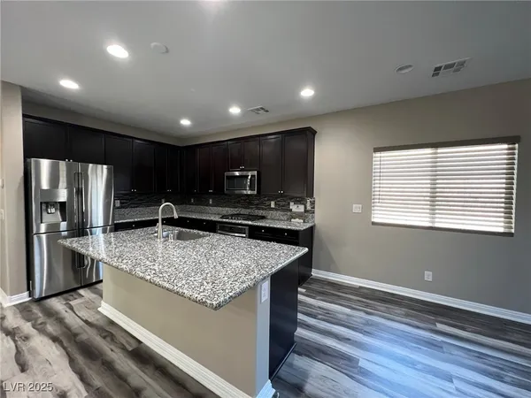 $2,695 | 10487 Forked Run Street, Las Vegas, NV 89178