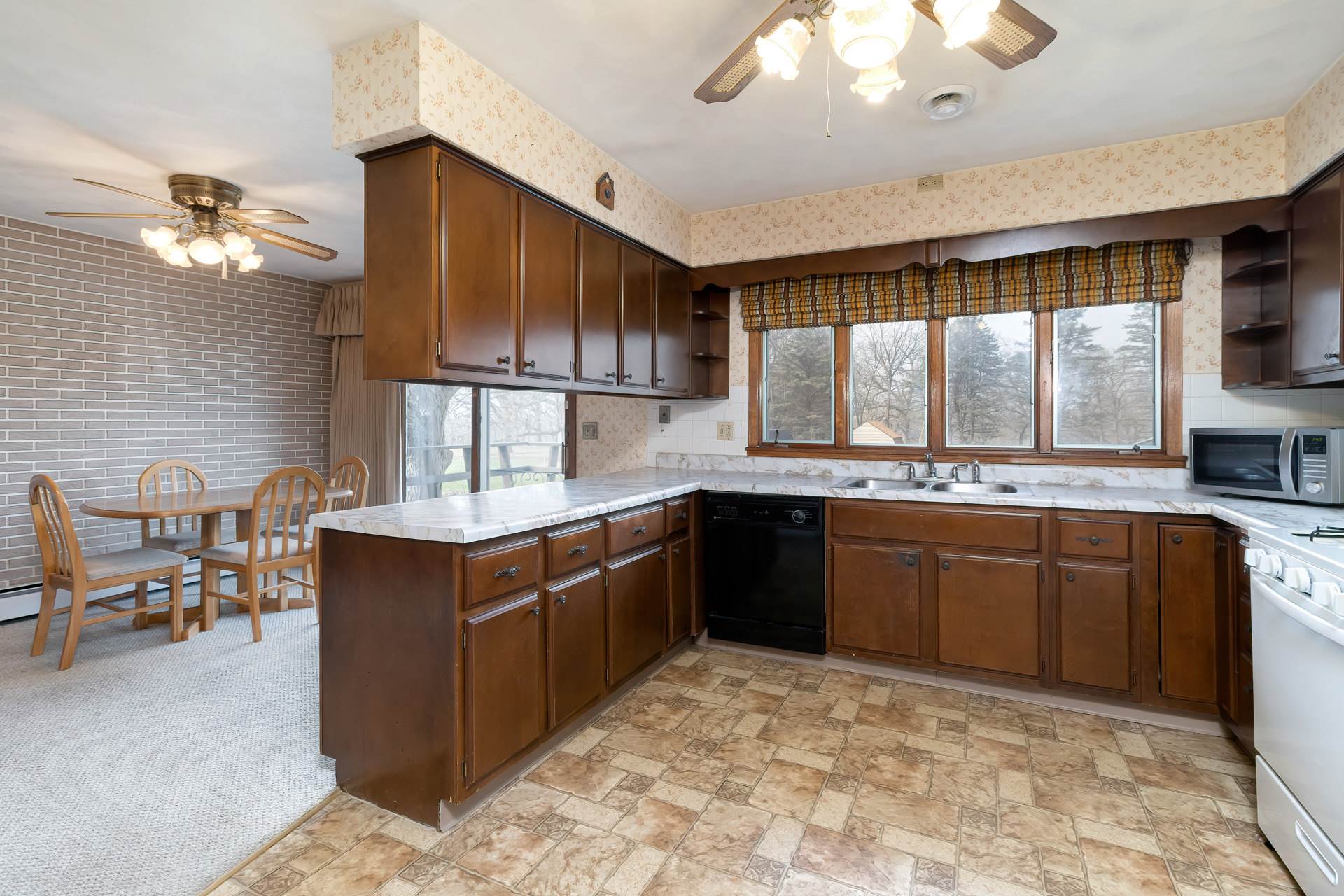 4144 Smith Road Colona, IL 61241 - Photo 8 of 30 Gallery Image 8