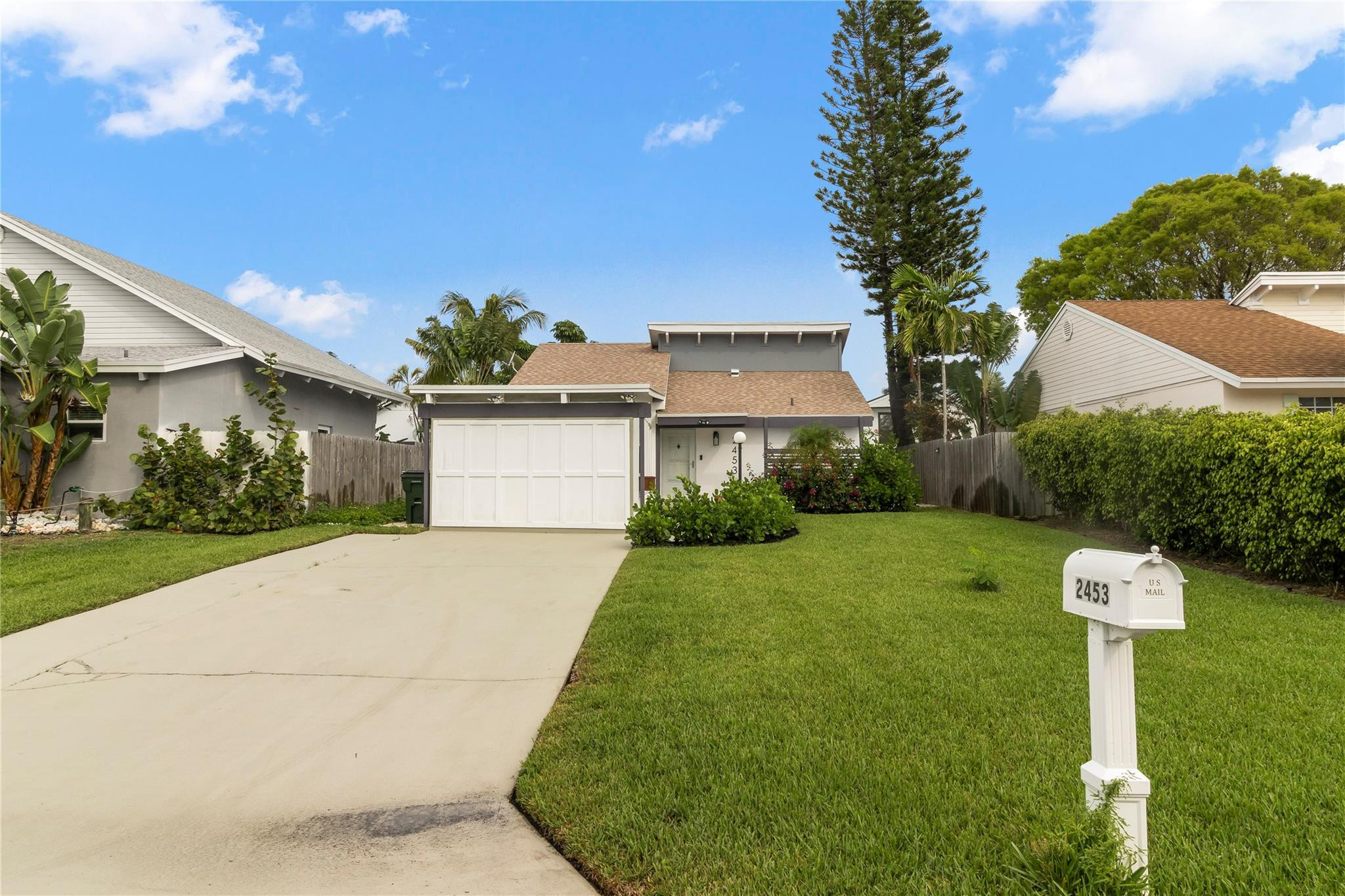 2453 Southridge Road Delray Beach, FL 33444 - Photo 38 of 38 Front of House 2