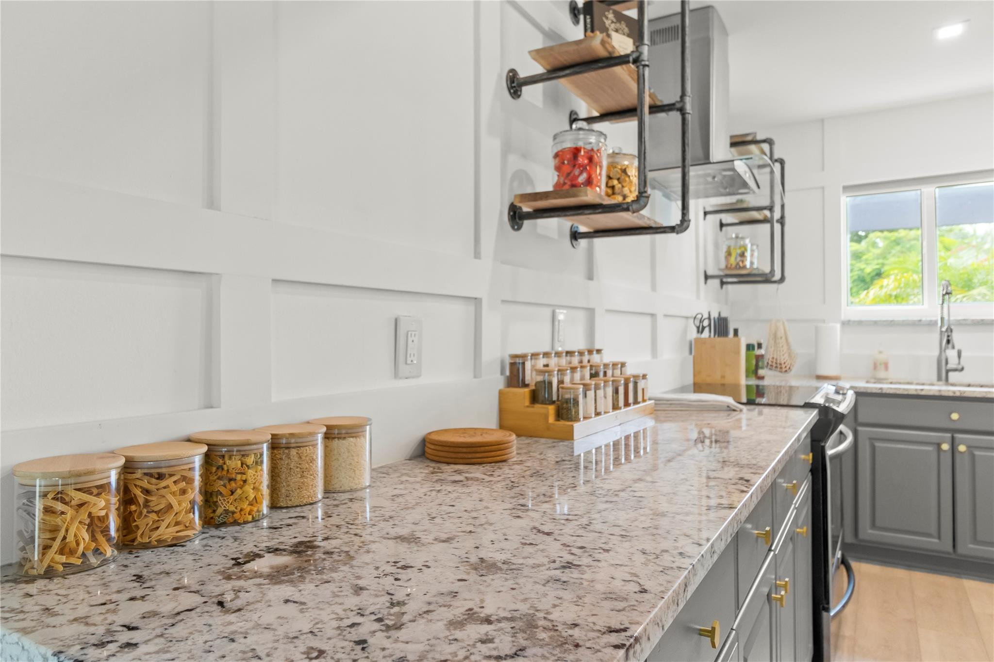 2453 Southridge Road Delray Beach, FL 33444 - Photo 9 of 38 Kitchen 5