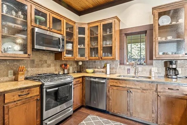 $950,000 | 5545 County Road 225, Hico, TX 76457