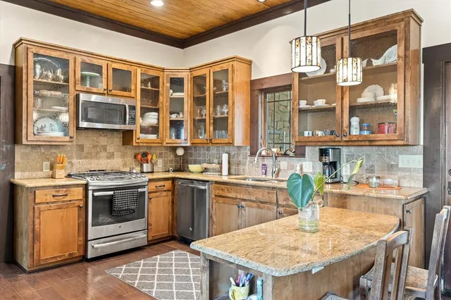 $950,000 | 5545 County Road 225, Hico, TX 76457