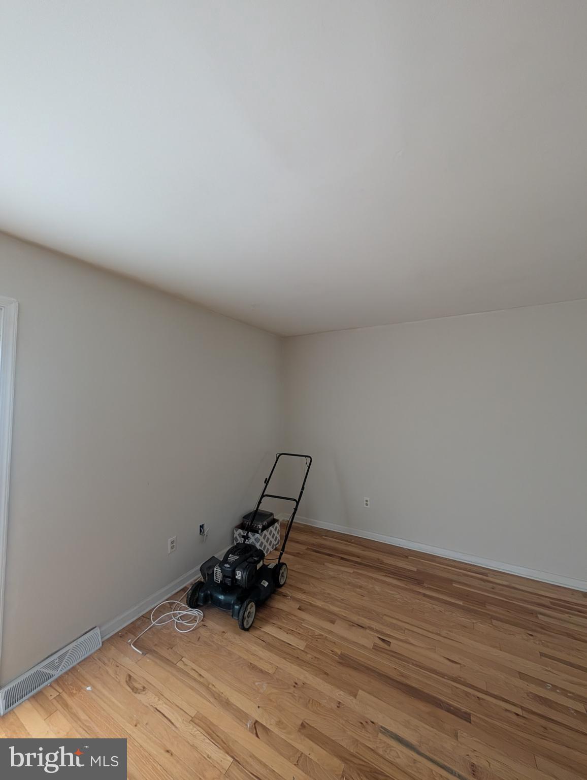 312 Cold Spring Place Dover, DE 19904 - Photo 12 of 31 a room with wooden floor and bench