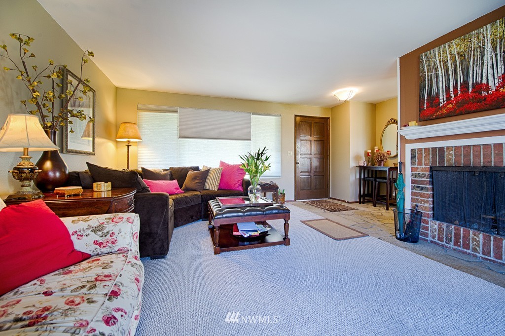 11434 Southeast 180th Place Renton, WA 98055 - Photo 4 of 20 Gallery Image 4