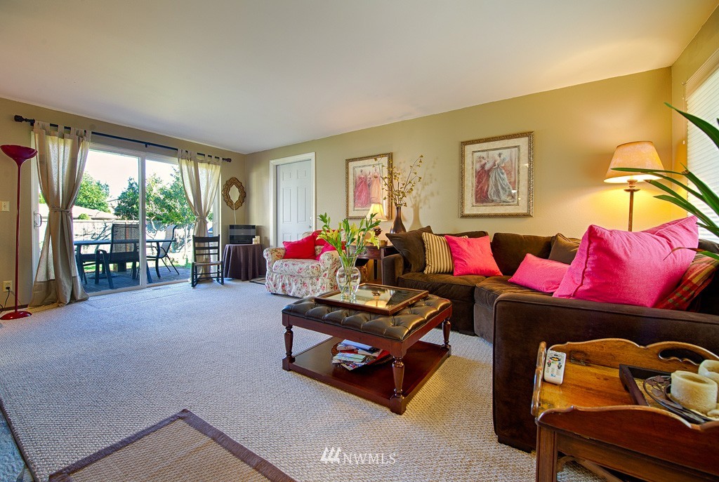 11434 Southeast 180th Place Renton, WA 98055 - Photo 5 of 20 Gallery Image 5
