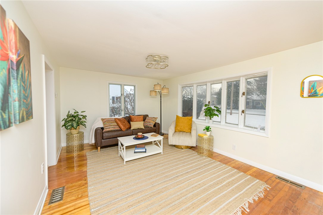 259 Windsor Road Greece, NY 14612 - Photo 8 of 33