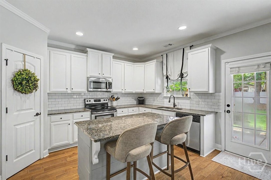 102 Red Oak Lane Rincon, GA 31326 - Photo 18 of 48 Light bright kitchen