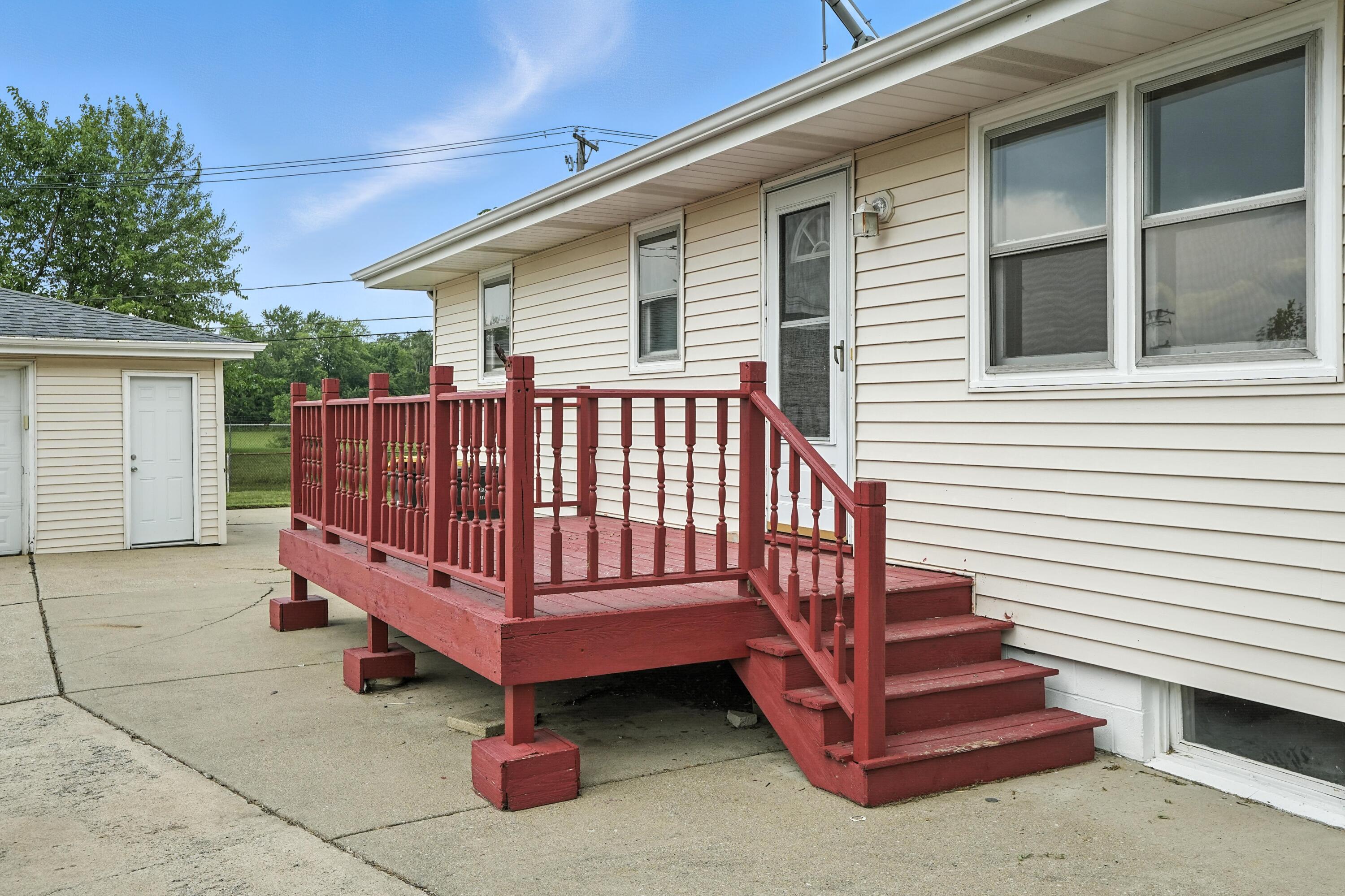 3312 East 170th Street Lansing, IL 60438 - Photo 17 of 38 a view of a deck with a back yard
