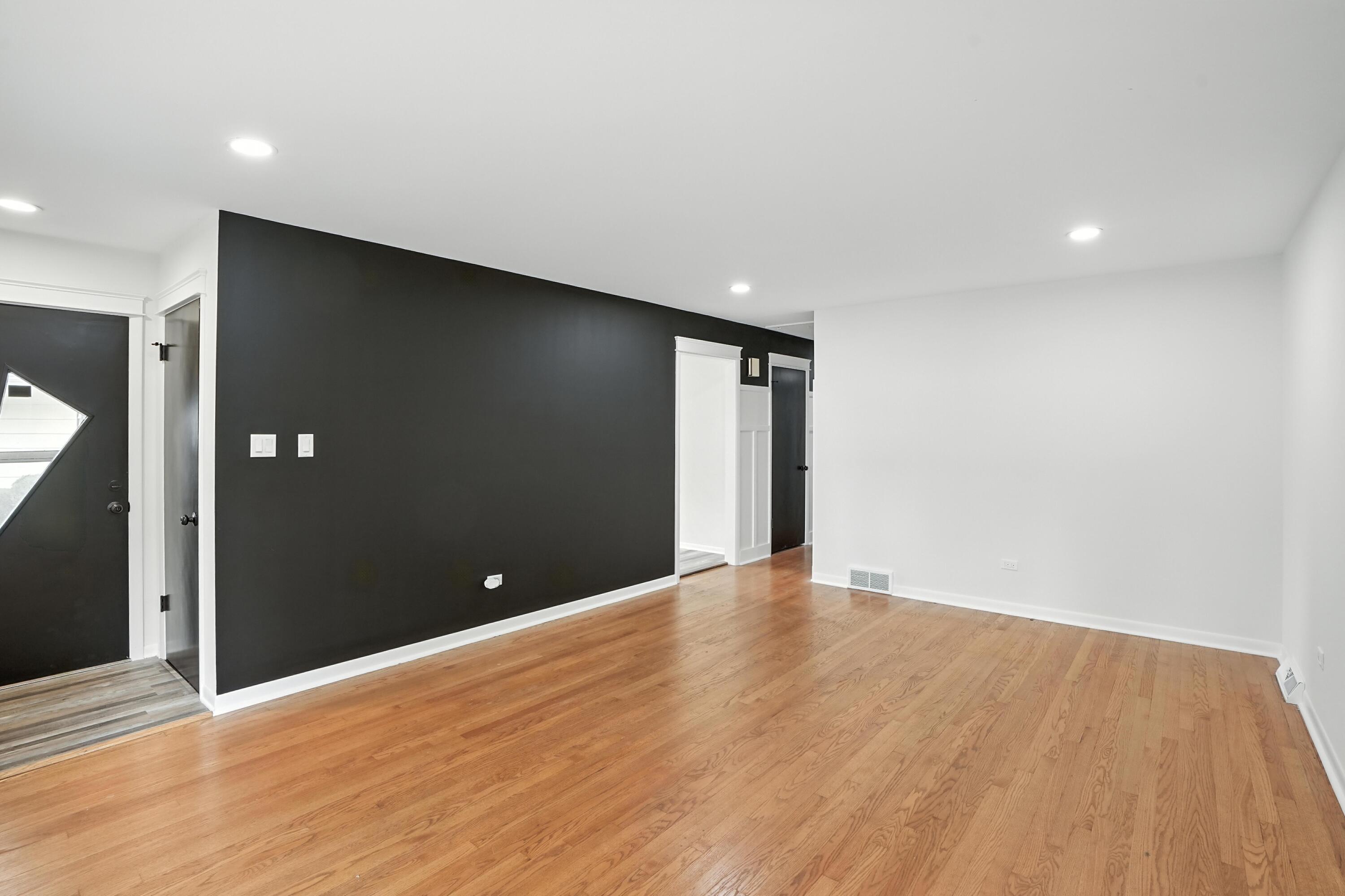 3312 East 170th Street Lansing, IL 60438 - Photo 7 of 38 a view of an empty room