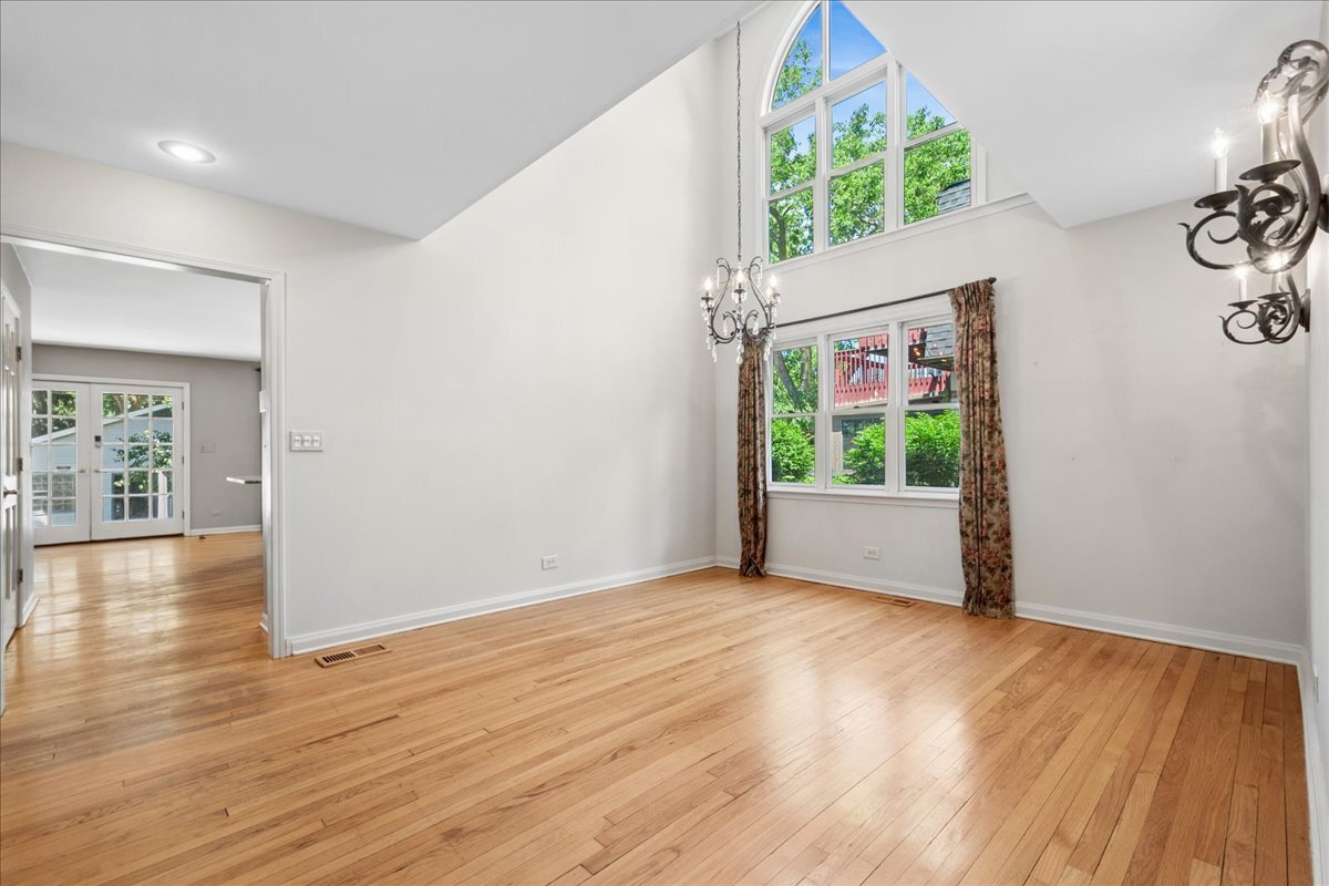 708 Courtland Avenue Park Ridge, IL 60068 - Photo 7 of 33 Gallery Image 7