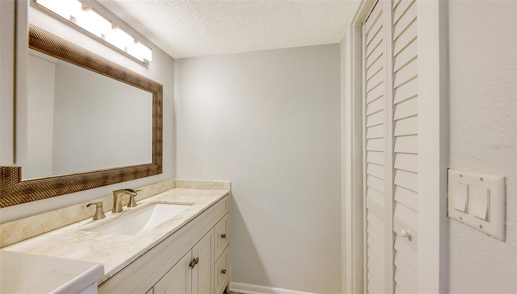 420 Beach Road, Unit 706 Sarasota, FL 34242 - Photo 21 of 33 Gallery Image 21