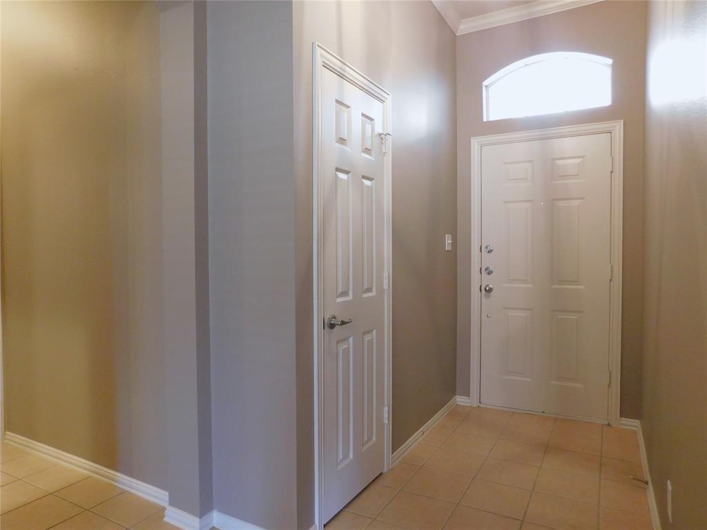 3919 Canton Court Denton, TX 76208 - Photo 5 of 26 a view of a hallway