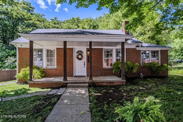 $230,000 | 908 East Madison Avenue, Athens, TN 37303